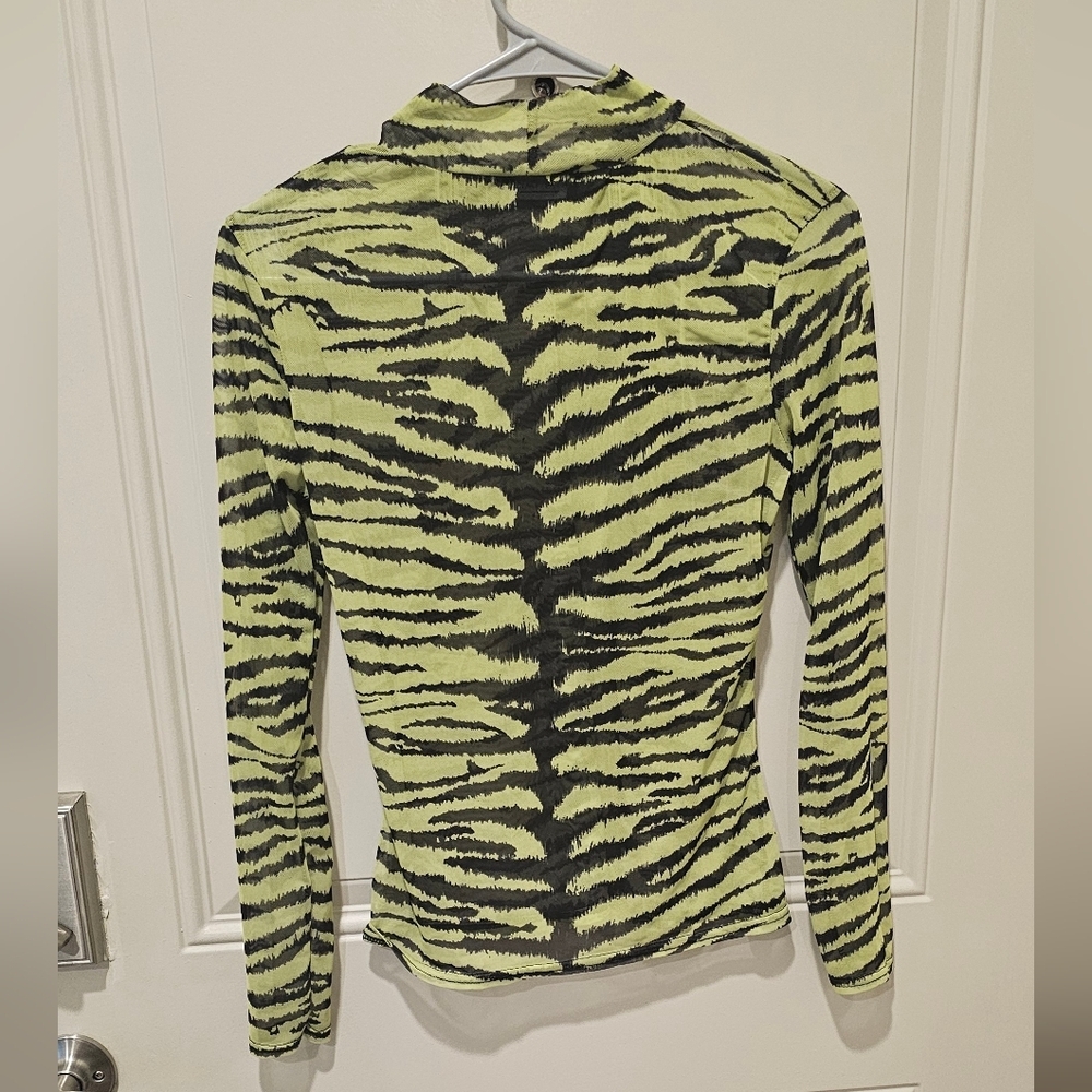 Zebra Print Long Sleeve Top - Picture 5 of 6